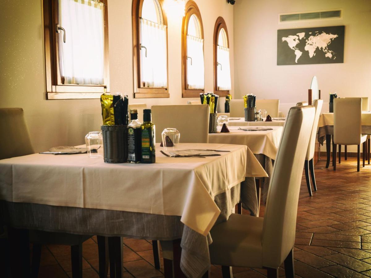 Albergo Antica Corte Marchesini Campagna Lupia Zewnętrze zdjęcie