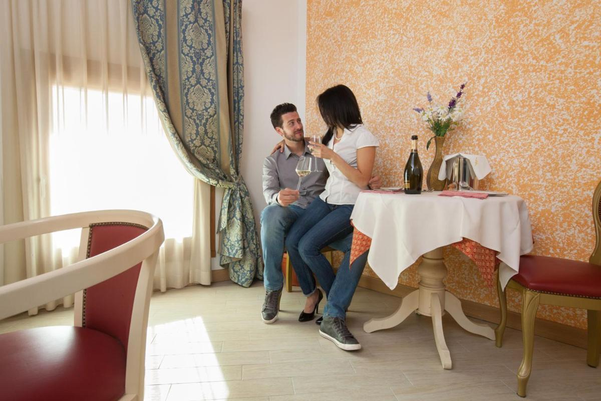 Albergo Antica Corte Marchesini Campagna Lupia Zewnętrze zdjęcie