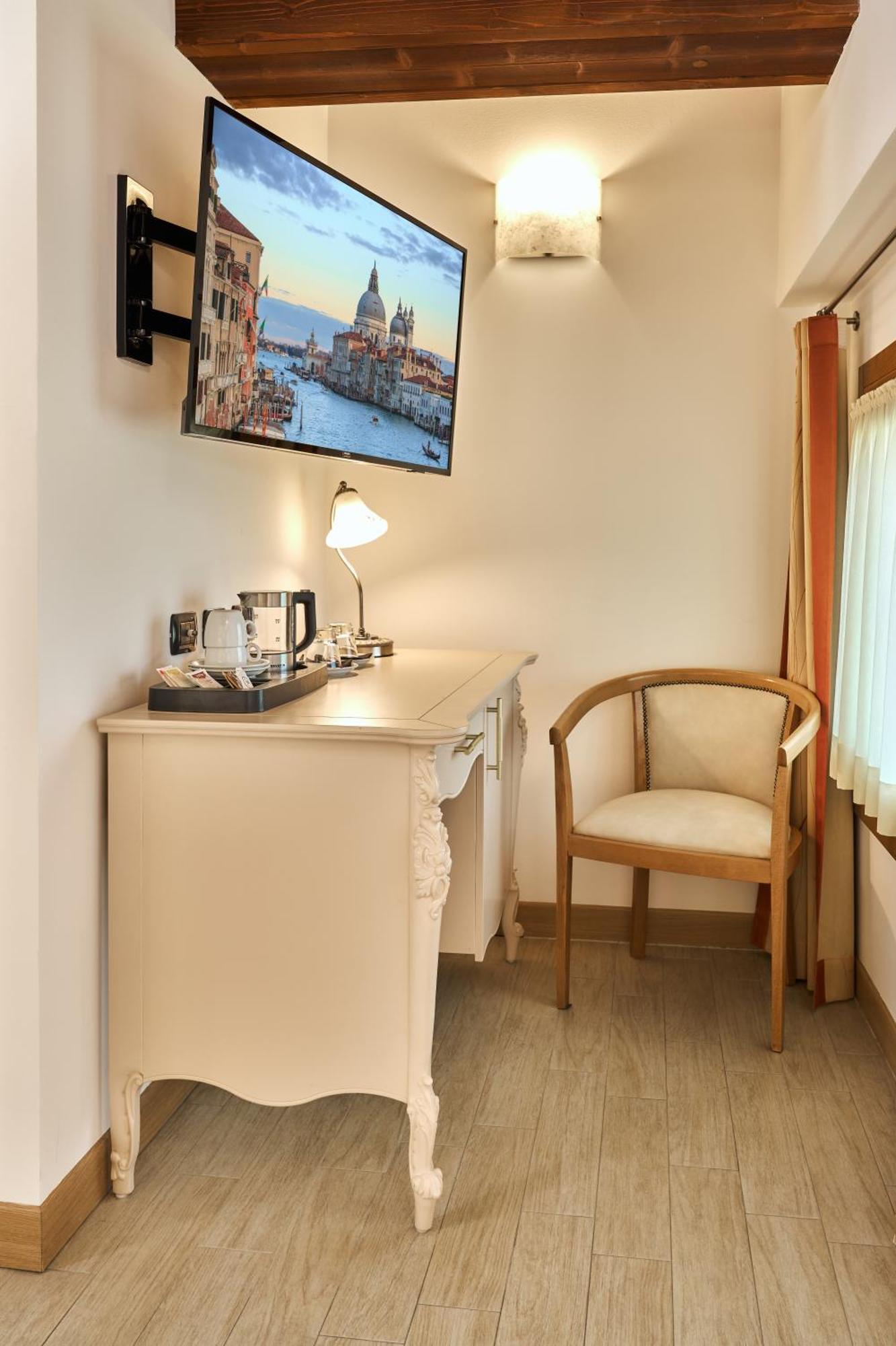 Albergo Antica Corte Marchesini Campagna Lupia Zewnętrze zdjęcie